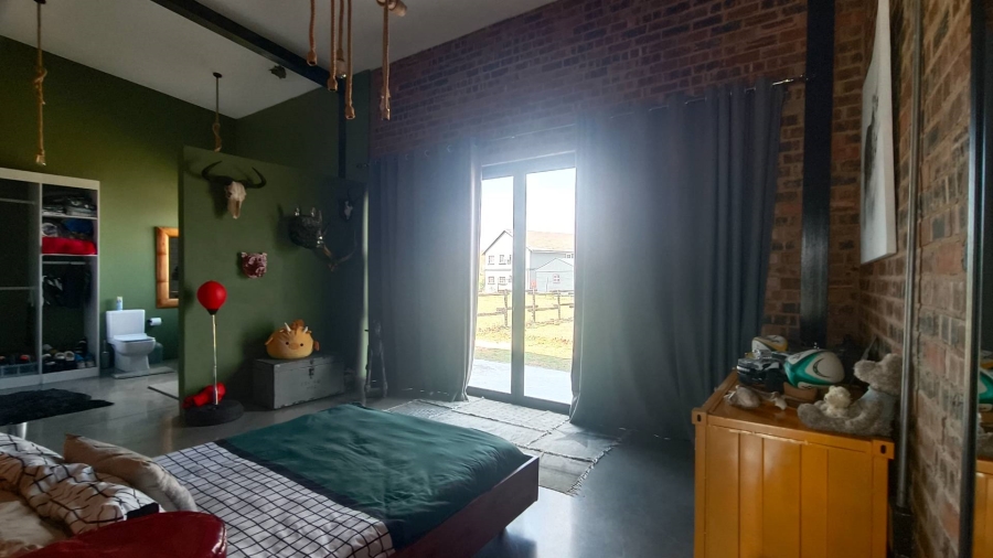 5 Bedroom Property for Sale in Blue Saddle Ranches Gauteng
