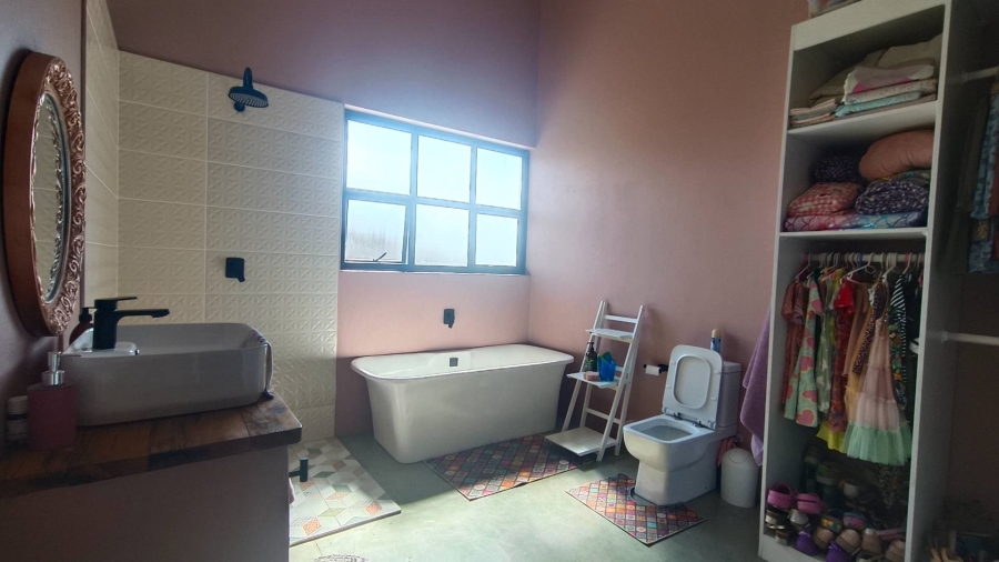 5 Bedroom Property for Sale in Blue Saddle Ranches Gauteng