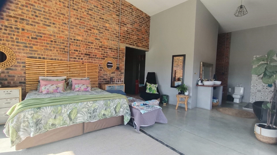 5 Bedroom Property for Sale in Blue Saddle Ranches Gauteng