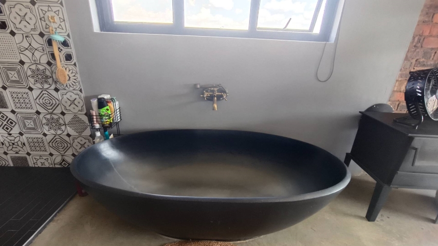 5 Bedroom Property for Sale in Blue Saddle Ranches Gauteng