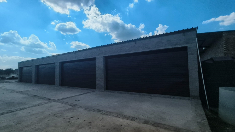 5 Bedroom Property for Sale in Blue Saddle Ranches Gauteng