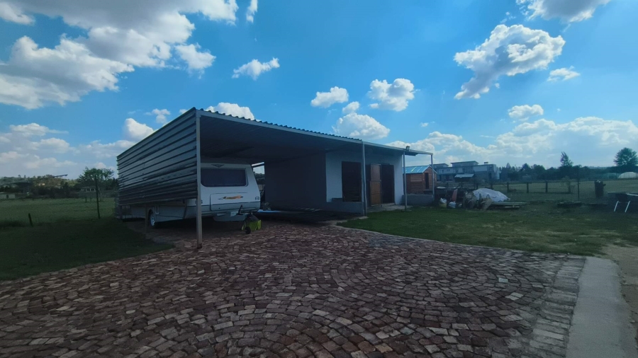 5 Bedroom Property for Sale in Blue Saddle Ranches Gauteng