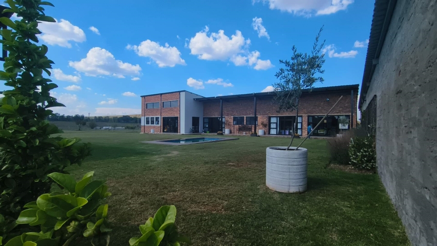 5 Bedroom Property for Sale in Blue Saddle Ranches Gauteng