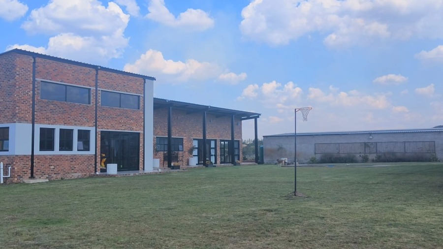 5 Bedroom Property for Sale in Blue Saddle Ranches Gauteng