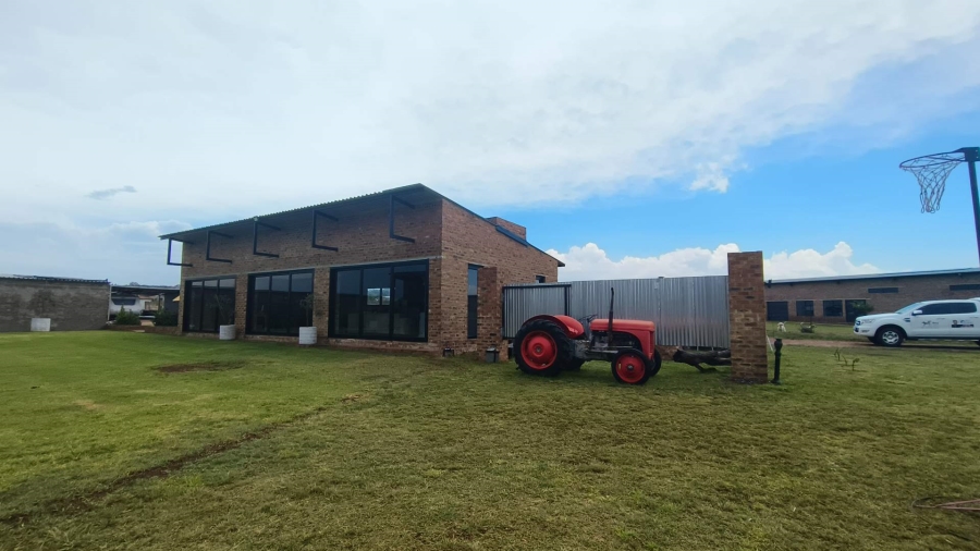 5 Bedroom Property for Sale in Blue Saddle Ranches Gauteng