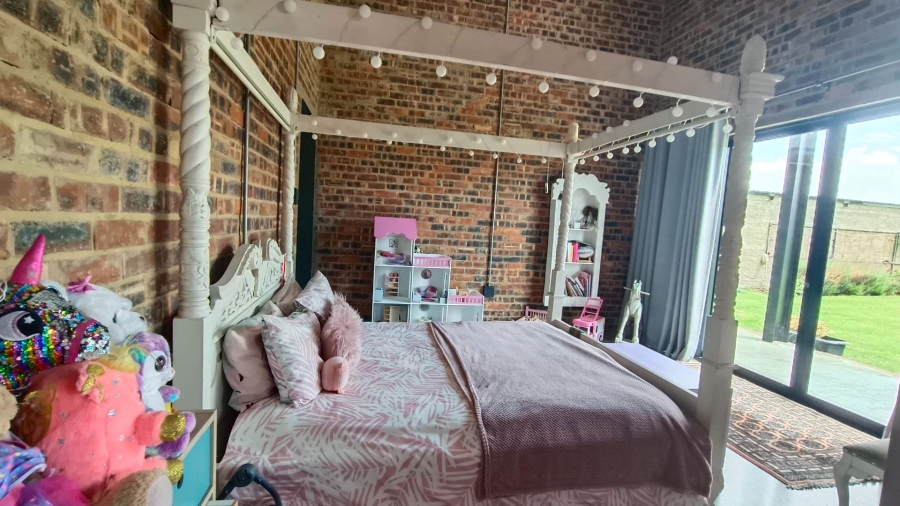 5 Bedroom Property for Sale in Blue Saddle Ranches Gauteng