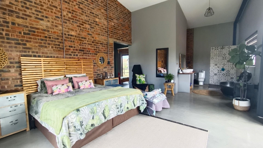 5 Bedroom Property for Sale in Blue Saddle Ranches Gauteng
