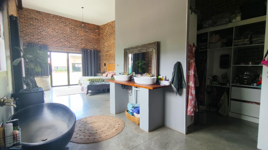 5 Bedroom Property for Sale in Blue Saddle Ranches Gauteng