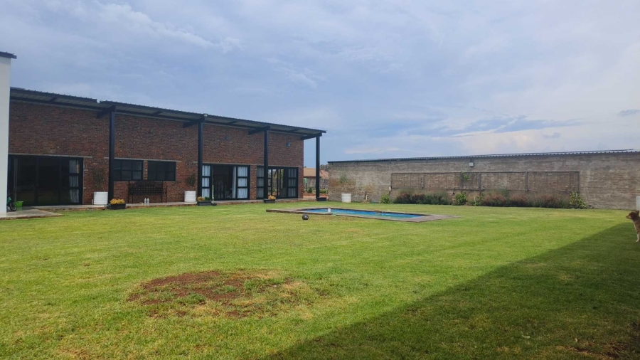 5 Bedroom Property for Sale in Blue Saddle Ranches Gauteng