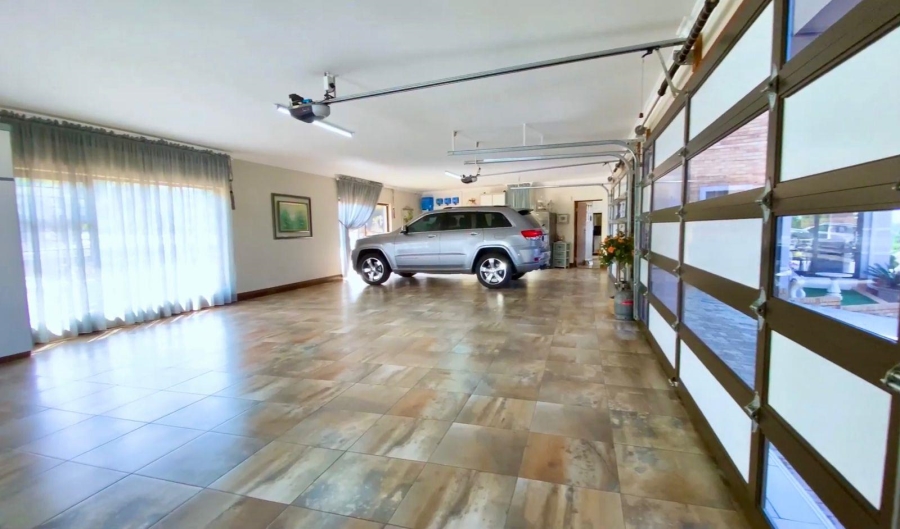 5 Bedroom Property for Sale in Blue Saddle Ranches Gauteng