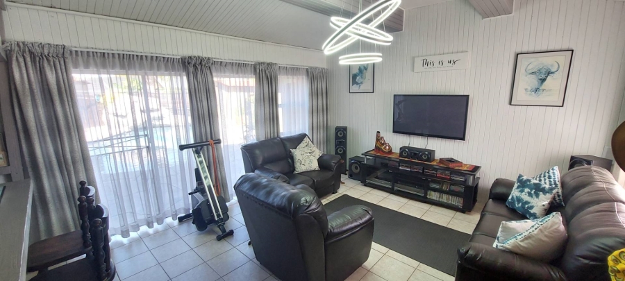 6 Bedroom Property for Sale in Verwoerdpark Gauteng