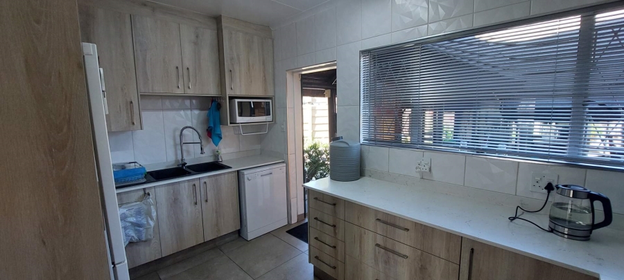6 Bedroom Property for Sale in Verwoerdpark Gauteng