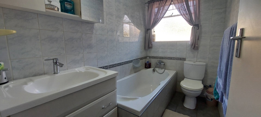 6 Bedroom Property for Sale in Verwoerdpark Gauteng