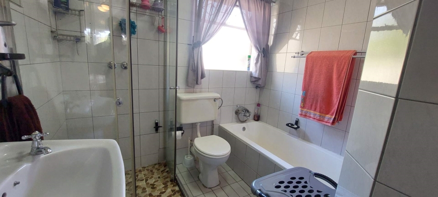 6 Bedroom Property for Sale in Verwoerdpark Gauteng