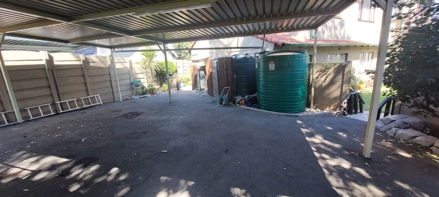 6 Bedroom Property for Sale in Verwoerdpark Gauteng