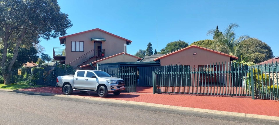 6 Bedroom Property for Sale in Verwoerdpark Gauteng