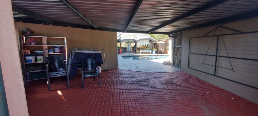 6 Bedroom Property for Sale in Verwoerdpark Gauteng