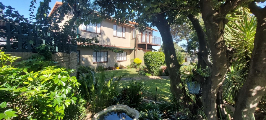 6 Bedroom Property for Sale in Verwoerdpark Gauteng