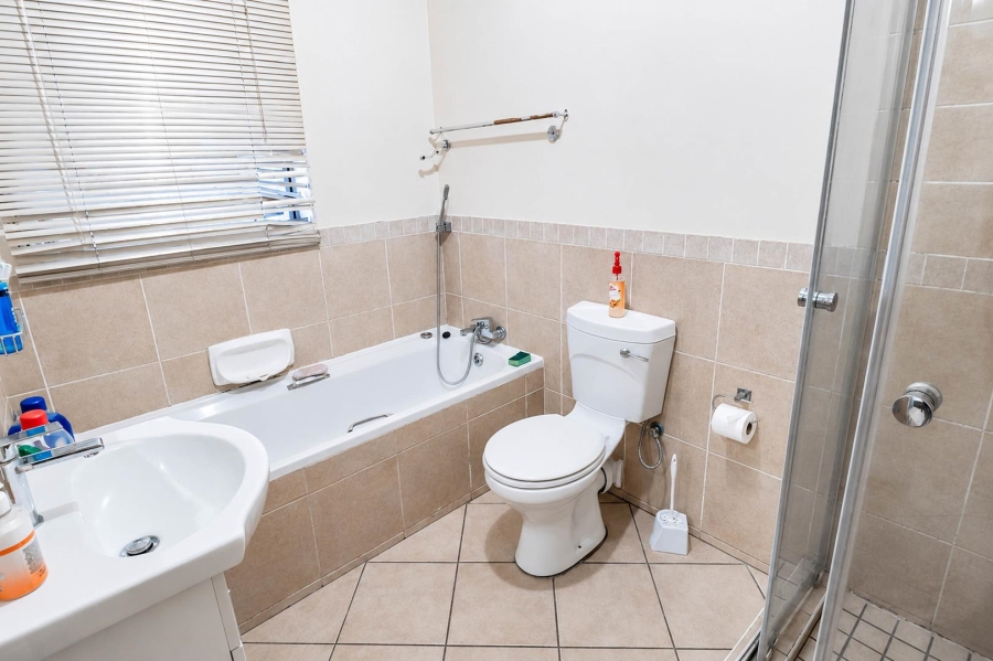 3 Bedroom Property for Sale in Noordwyk Gauteng