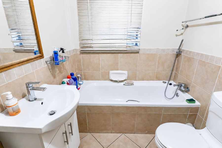 3 Bedroom Property for Sale in Noordwyk Gauteng