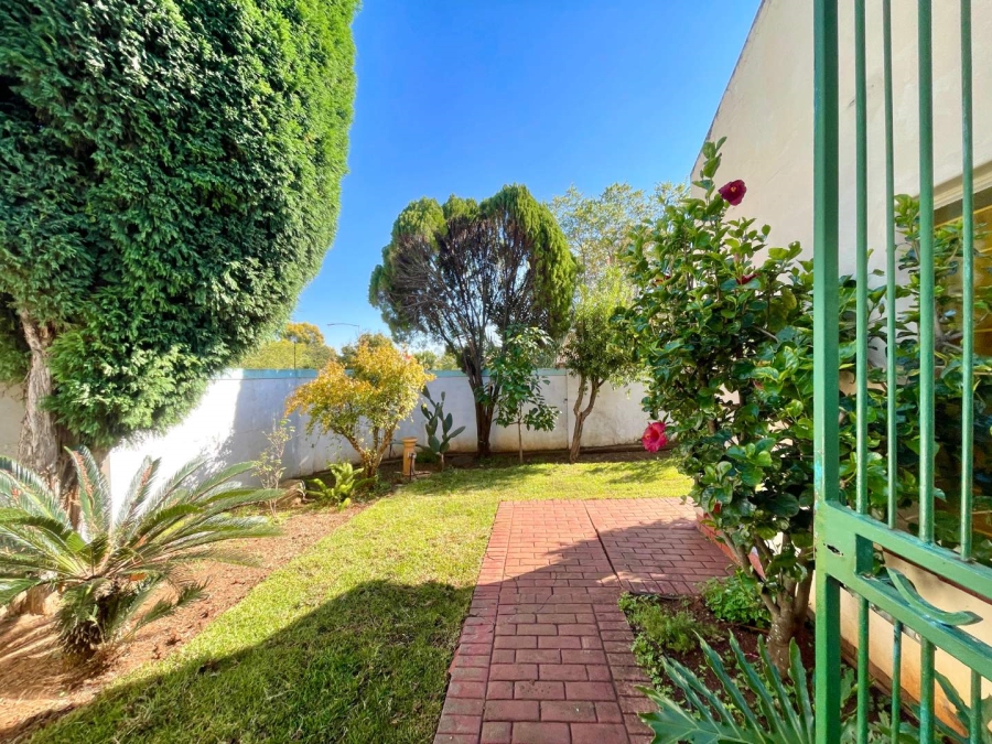 3 Bedroom Property for Sale in Garsfontein Gauteng