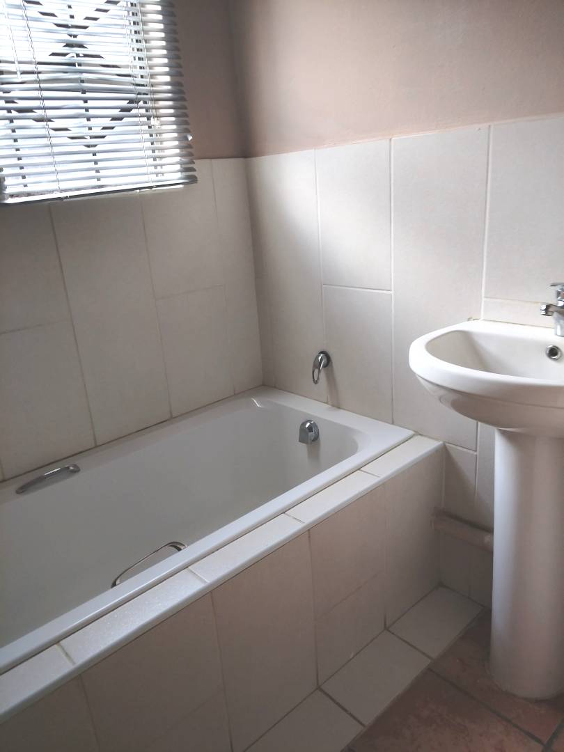 To Let 3 Bedroom Property for Rent in Sharon Park Gauteng