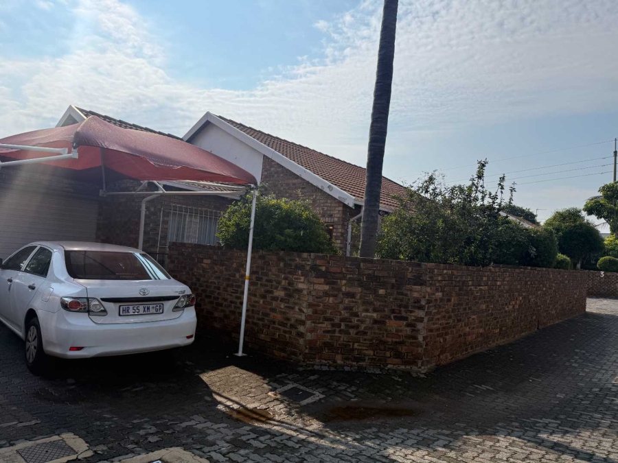 1 Bedroom Property for Sale in Noordheuwel Gauteng
