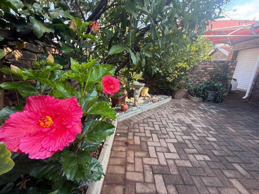 1 Bedroom Property for Sale in Noordheuwel Gauteng