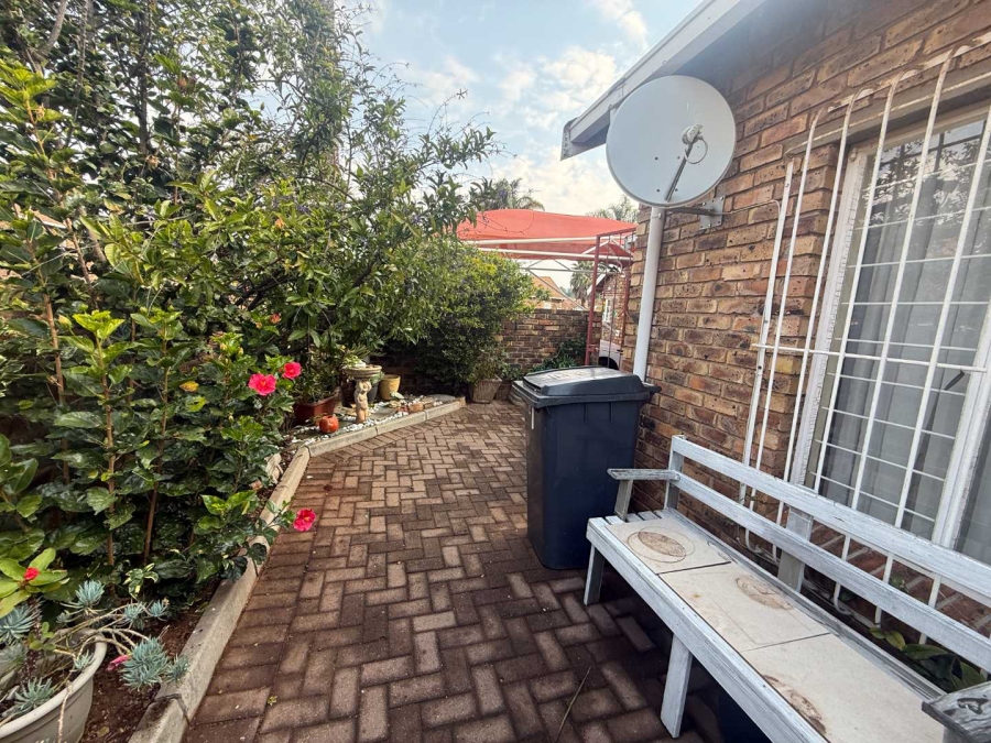 1 Bedroom Property for Sale in Noordheuwel Gauteng