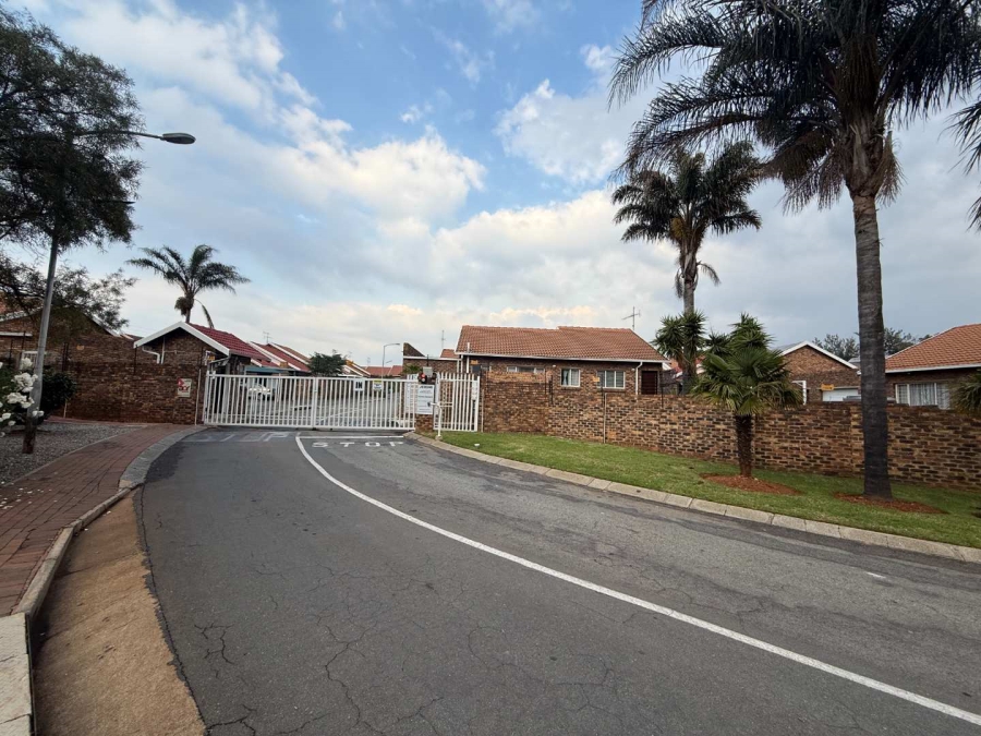 1 Bedroom Property for Sale in Noordheuwel Gauteng