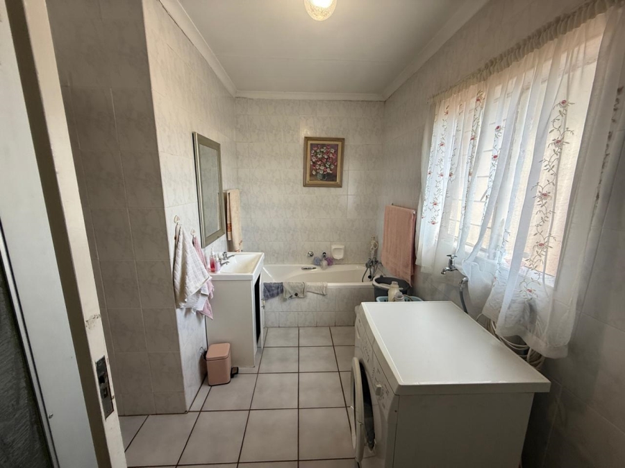 1 Bedroom Property for Sale in Noordheuwel Gauteng