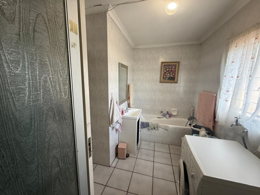 1 Bedroom Property for Sale in Noordheuwel Gauteng