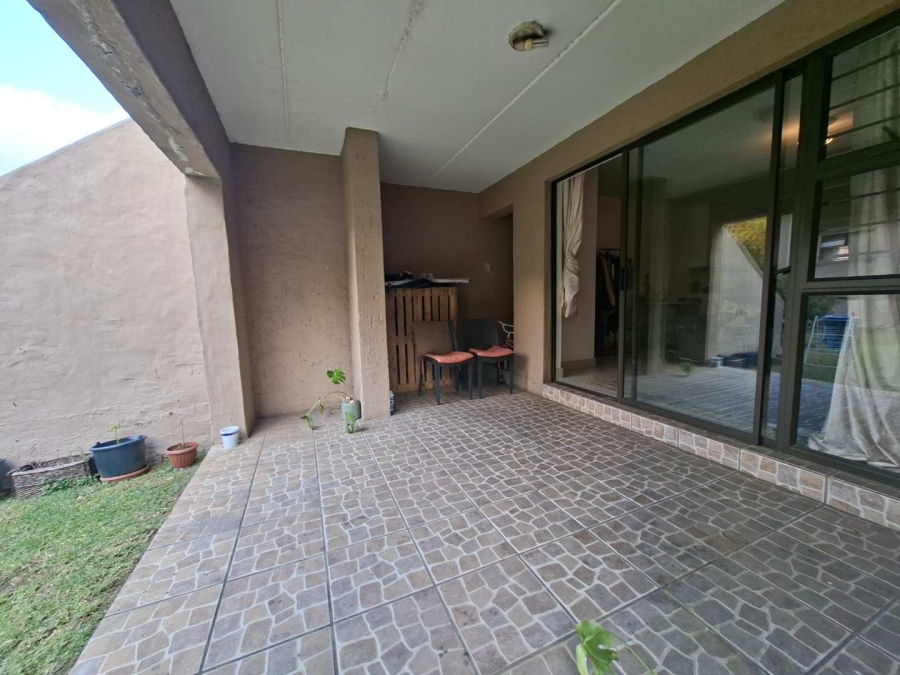2 Bedroom Property for Sale in Buccleuch Gauteng