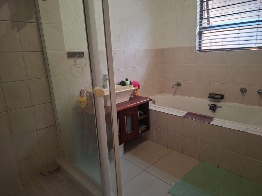 2 Bedroom Property for Sale in Buccleuch Gauteng
