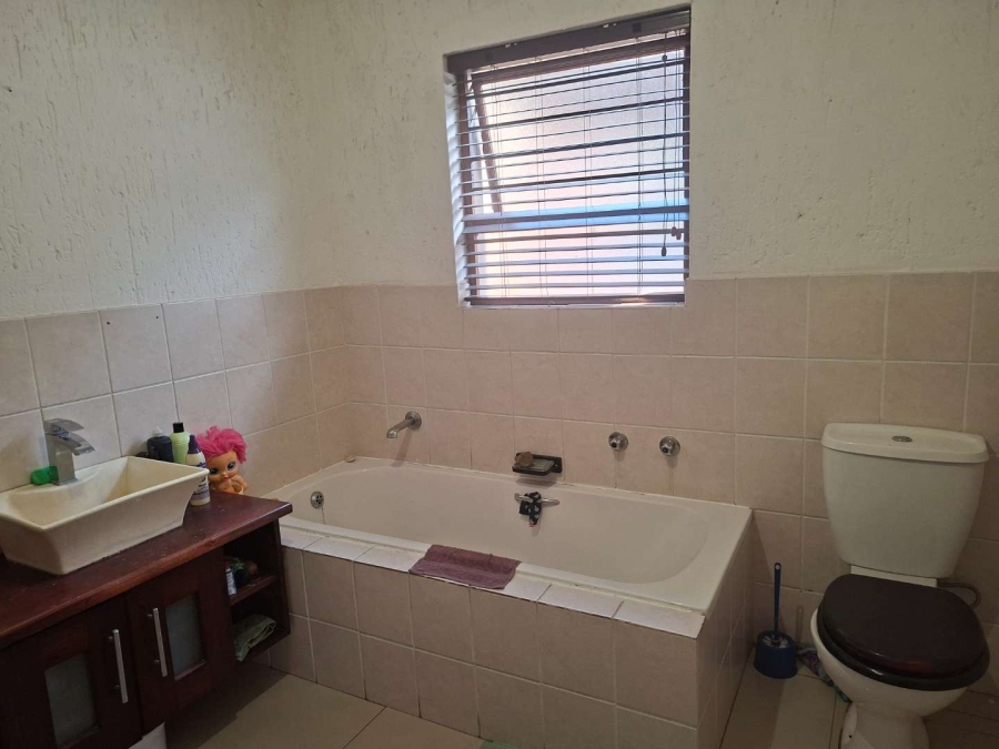 2 Bedroom Property for Sale in Buccleuch Gauteng