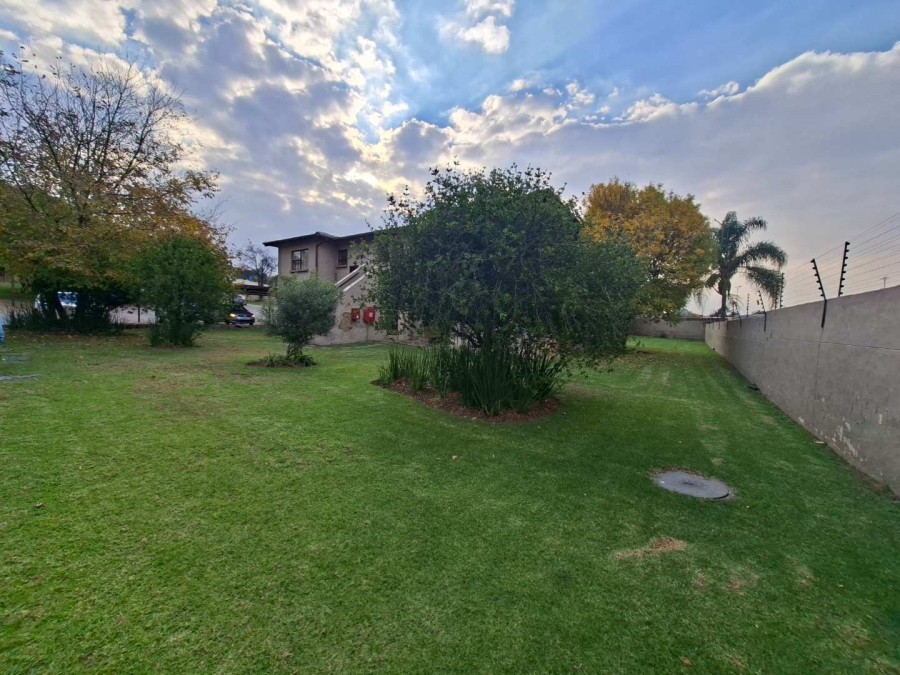 2 Bedroom Property for Sale in Buccleuch Gauteng
