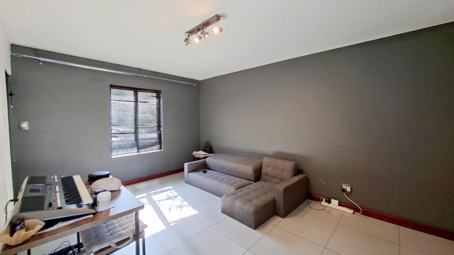 1 Bedroom Property for Sale in Bryanston Gauteng