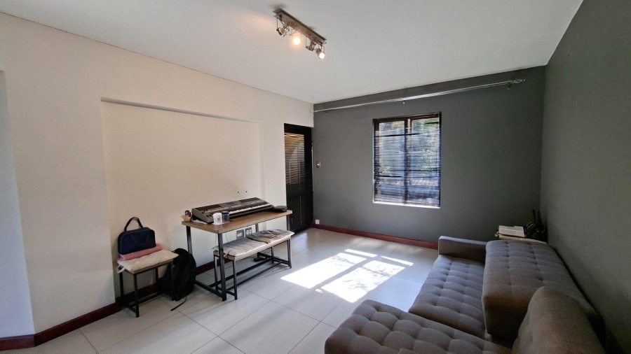 1 Bedroom Property for Sale in Bryanston Gauteng
