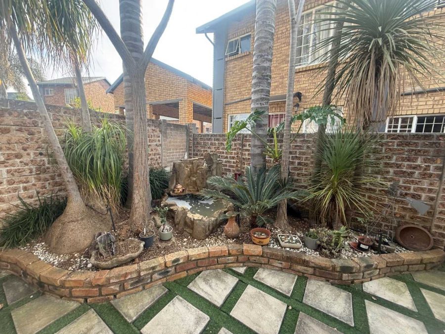 4 Bedroom Property for Sale in Van Riebeeck Park Gauteng