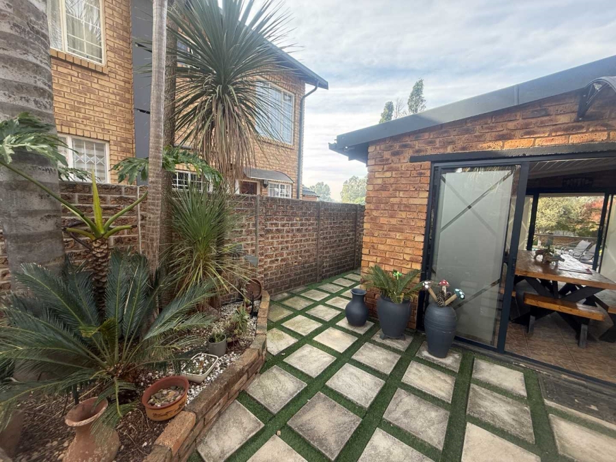 4 Bedroom Property for Sale in Van Riebeeck Park Gauteng