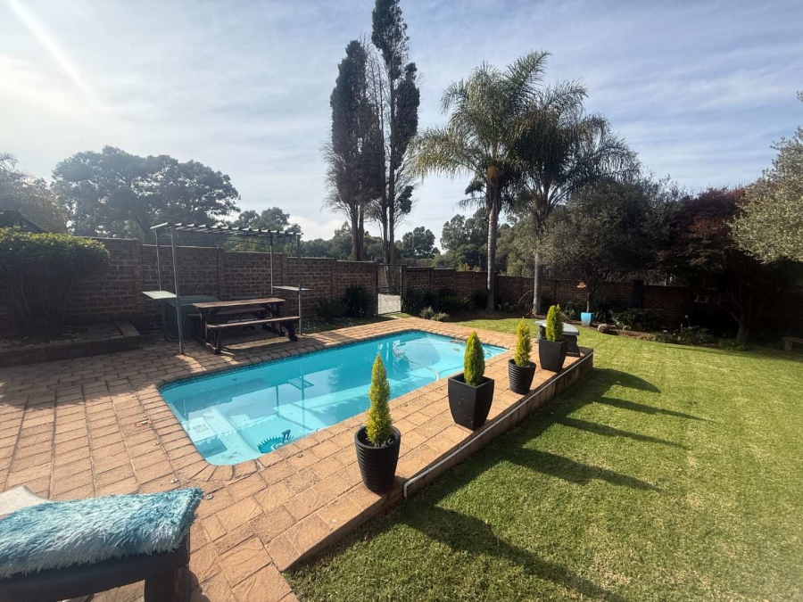 4 Bedroom Property for Sale in Van Riebeeck Park Gauteng