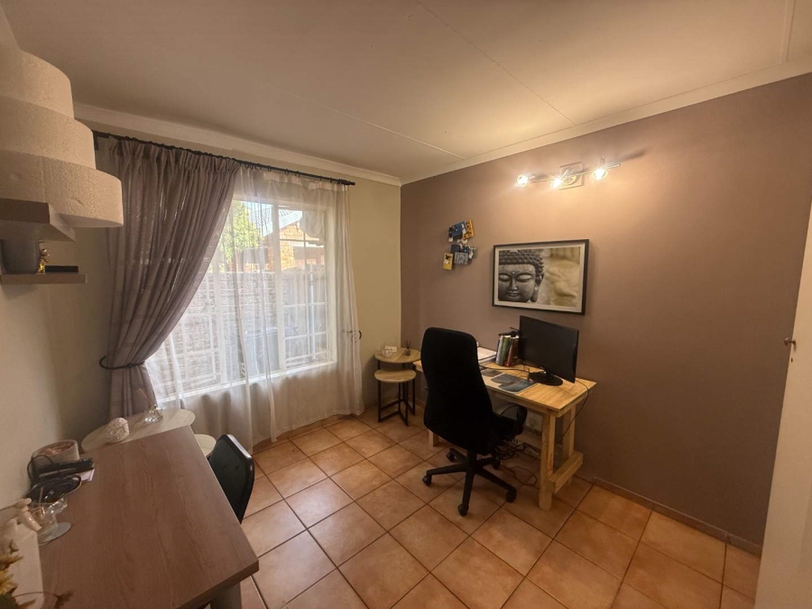 4 Bedroom Property for Sale in Van Riebeeck Park Gauteng
