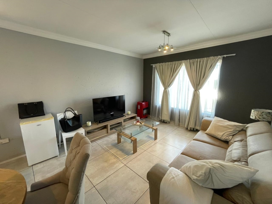 2 Bedroom Property for Sale in Rooihuiskraal North Gauteng