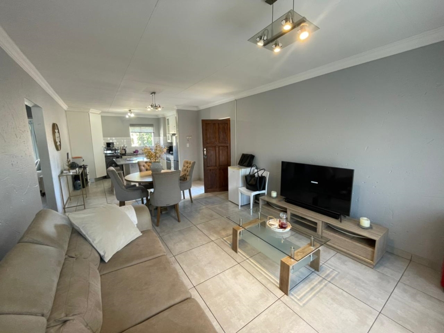 2 Bedroom Property for Sale in Rooihuiskraal North Gauteng