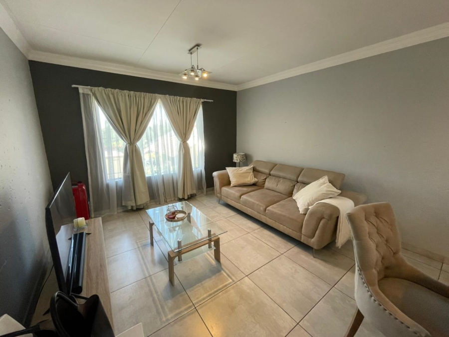 2 Bedroom Property for Sale in Rooihuiskraal North Gauteng