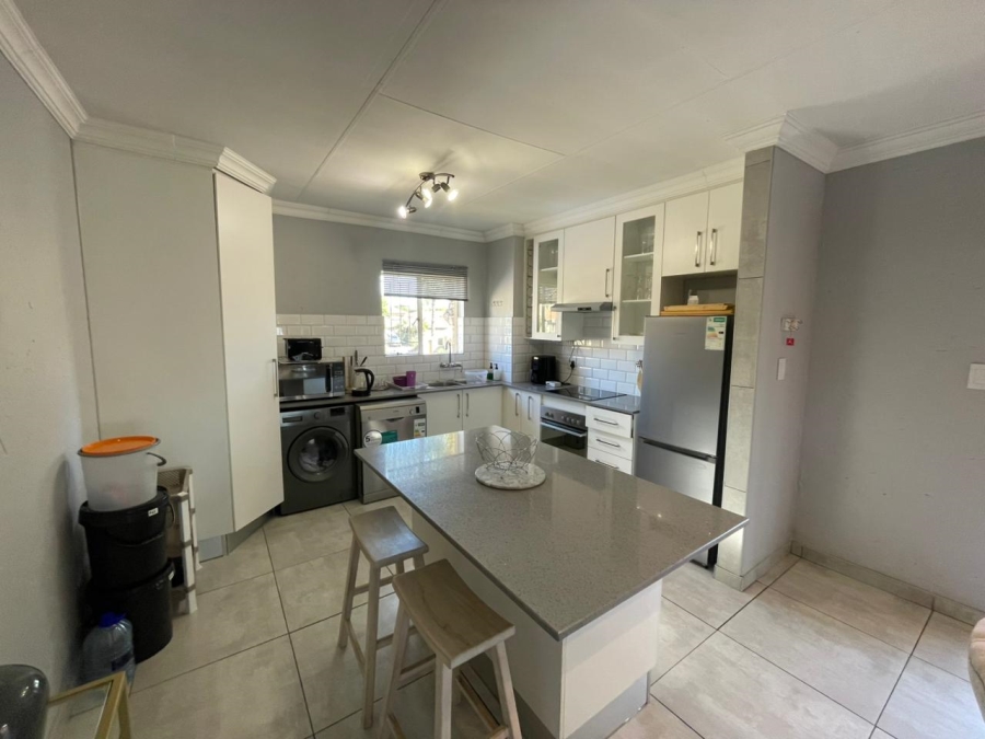 2 Bedroom Property for Sale in Rooihuiskraal North Gauteng
