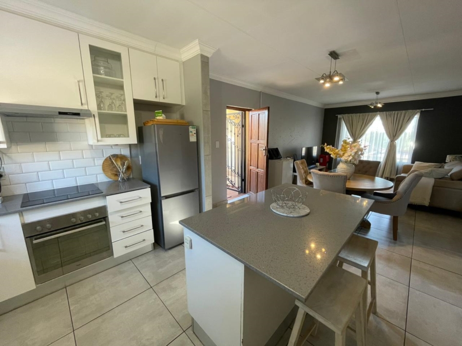 2 Bedroom Property for Sale in Rooihuiskraal North Gauteng