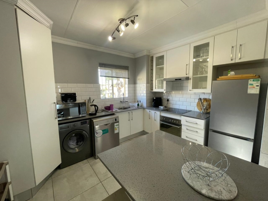 2 Bedroom Property for Sale in Rooihuiskraal North Gauteng