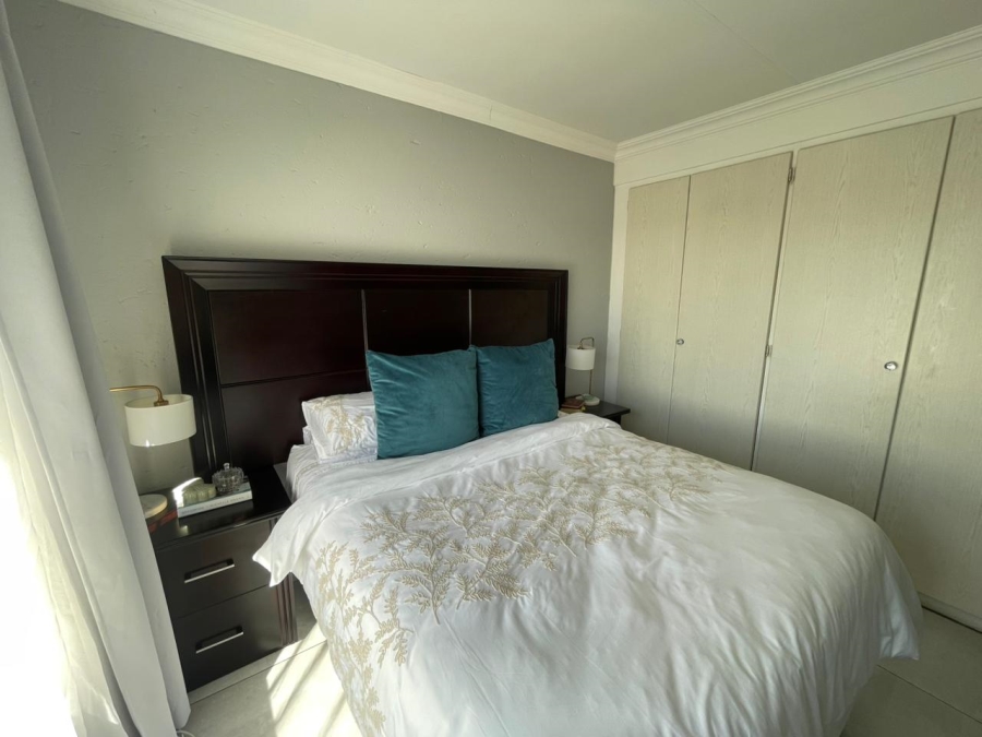 2 Bedroom Property for Sale in Rooihuiskraal North Gauteng