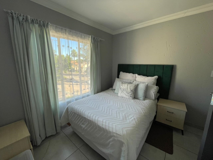 2 Bedroom Property for Sale in Rooihuiskraal North Gauteng